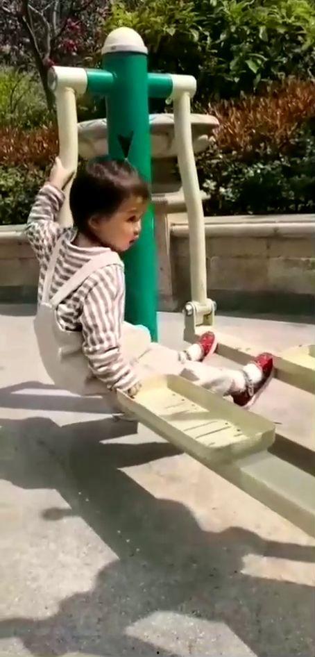 國(guó)產(chǎn)搖搞笑視頻,笑點(diǎn)滿滿，歡樂(lè)無(wú)限